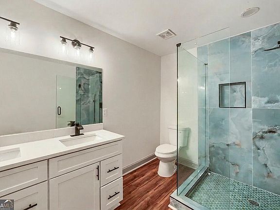 5th image of 447 Birney St