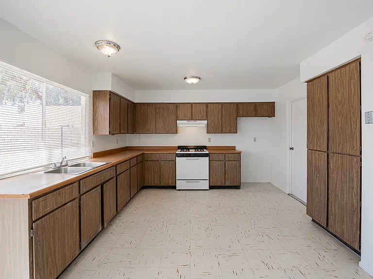 8821 W Sahuaro Dr — Photo 10