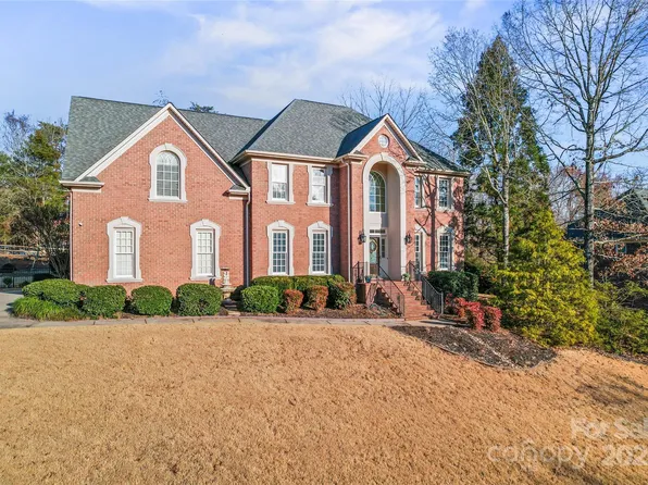 4608 Snow Dr, Harrisburg, NC 28075