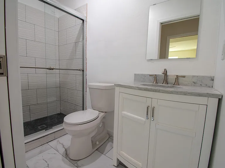 2207 S Vernon Ave — Photo 9