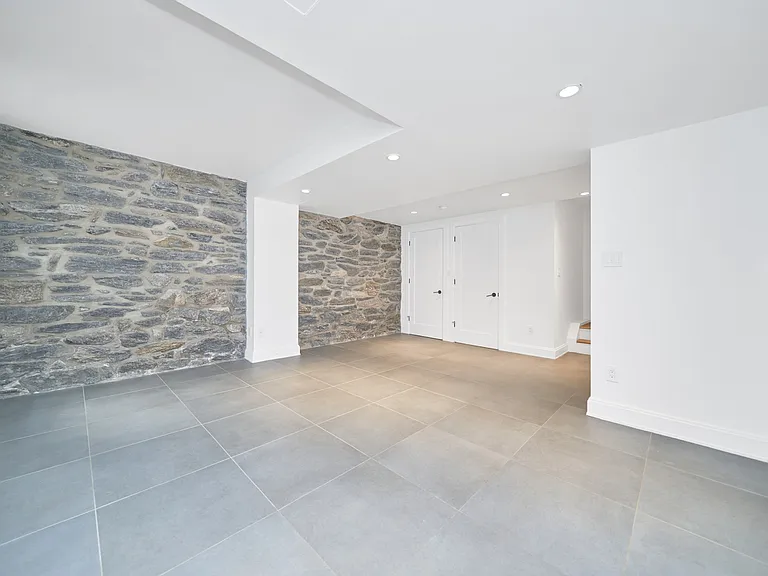 325 W 93rd St #1A — Photo 9