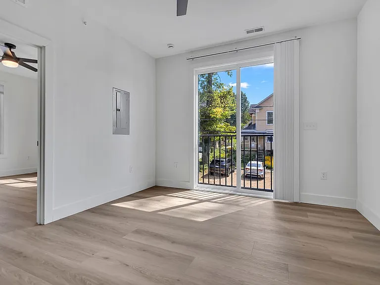 626 N College Ave — Photo 11