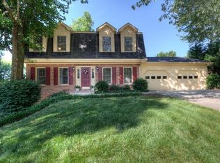 135 Camellia Ct, Roswell, GA 30076