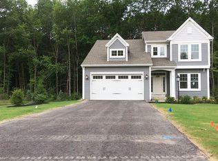 12 Greenbrier Way, Halfmoon, NY 12065