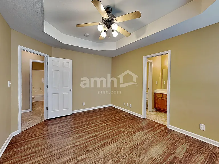 1004 Hendricks Ct — Photo 8