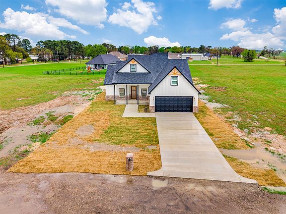 2nd image of 104 Pitchfork Ranch Rd