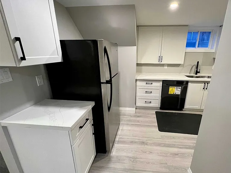 214 Gibbons St #BASEMENT — Photo 4