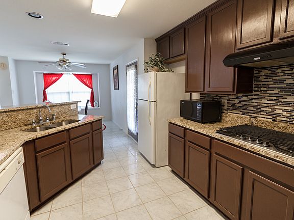 4th image of 744 Eagle Lake Ct