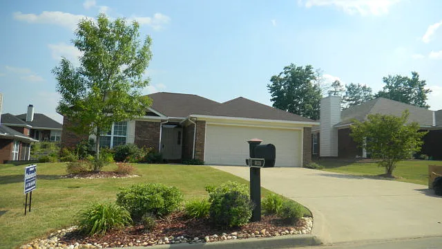 8028 Garrett Pines Dr — Photo 1