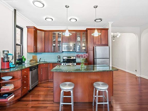 4th image of 310 W 94th St APT 5C