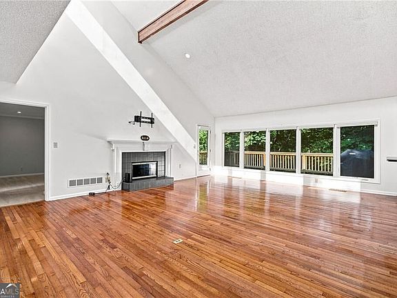 3rd image of 715 Laketop Way