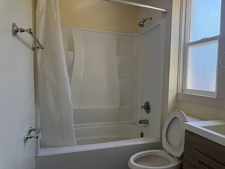 2717 W Gardner Ave — Photo 2