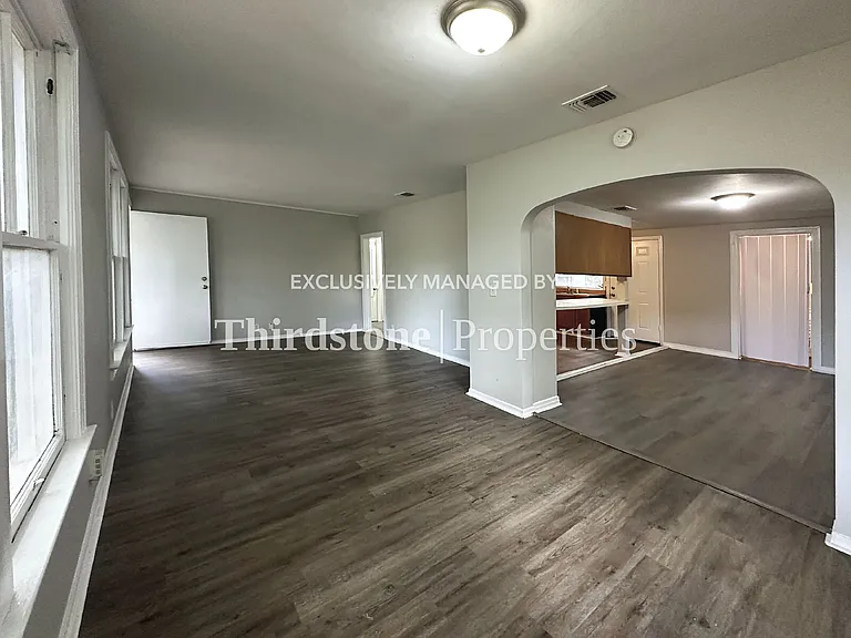 6965 Lorain St — Photo 11