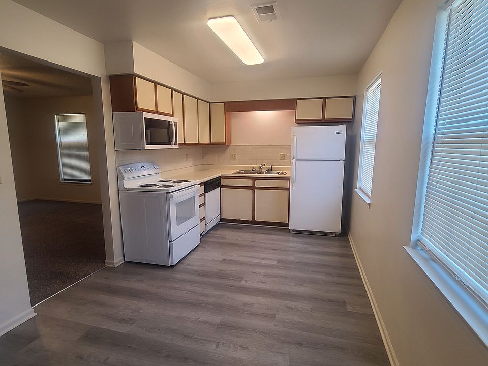 1st image of 120 NW Vesper St APT L