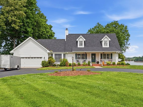 2nd image of 686 Bluff Dr