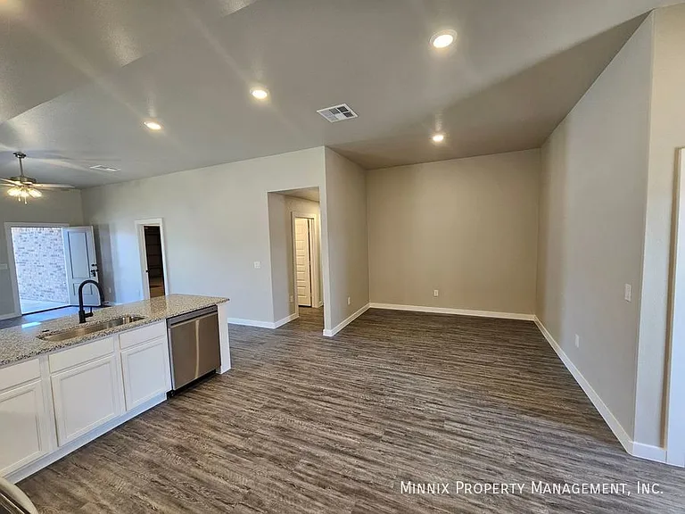 2622 Tiffin Ave — Photo 10