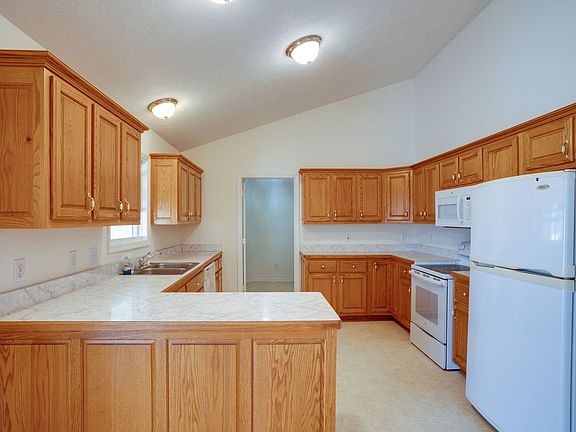 9th image of 134 N Harris Rd