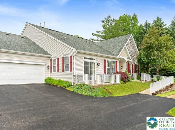 1883 Gregory Pl, Hellertown, PA 18055