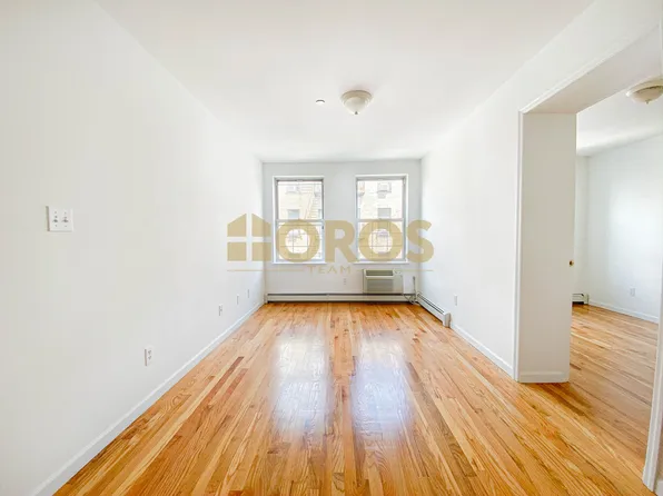 539 East 6th Street image 2 of 10