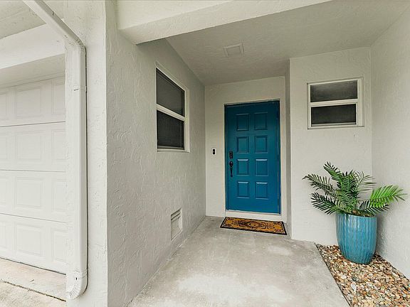 3rd image of 3337 SW Villa Place