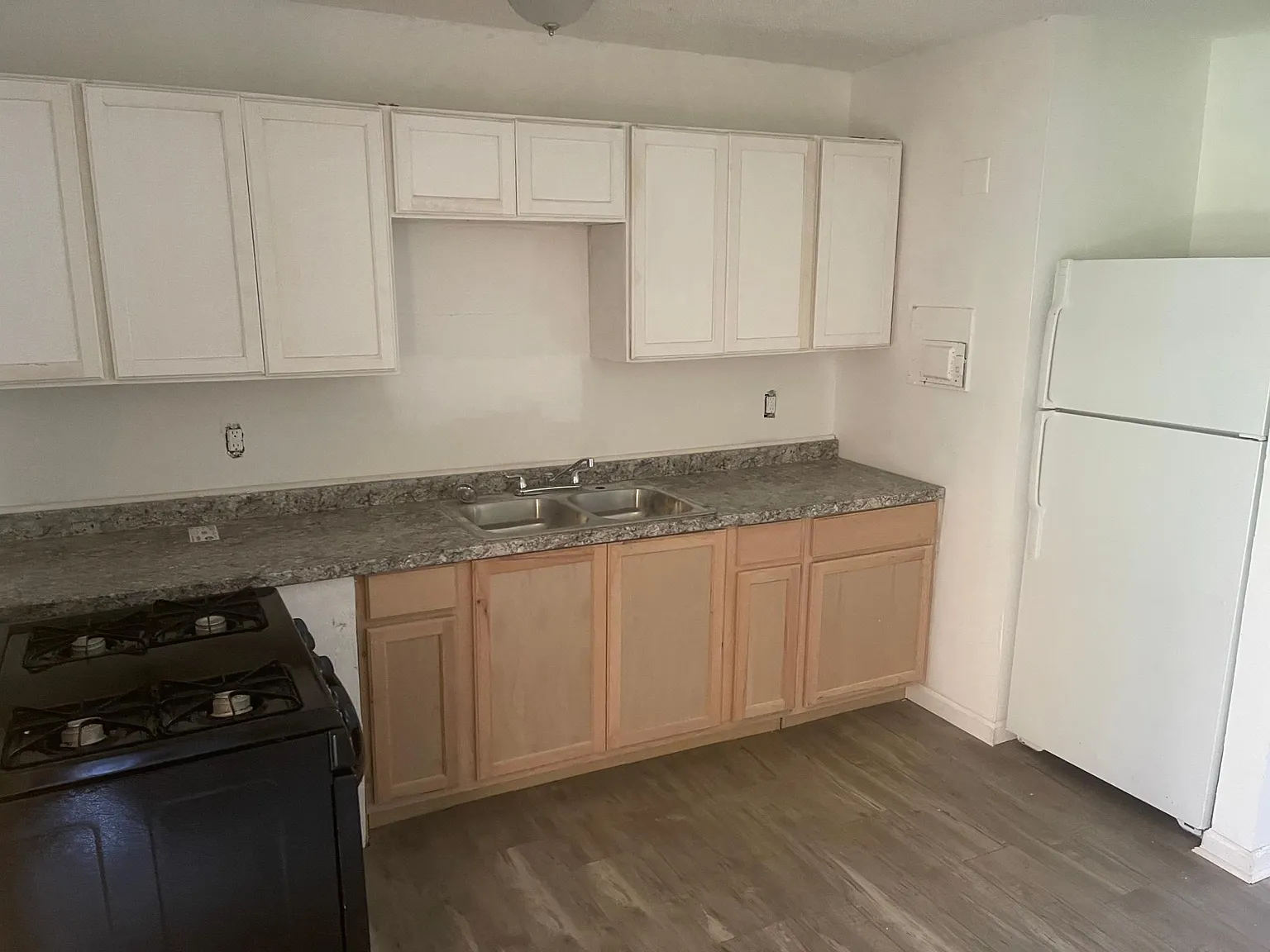 Martin Manor Apartments — Photo 2
