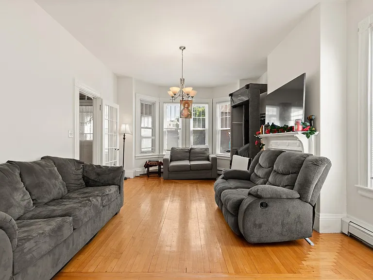 23 Gordon St — Photo 4