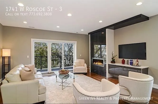1741 W Roscoe St #3 — Photo 3
