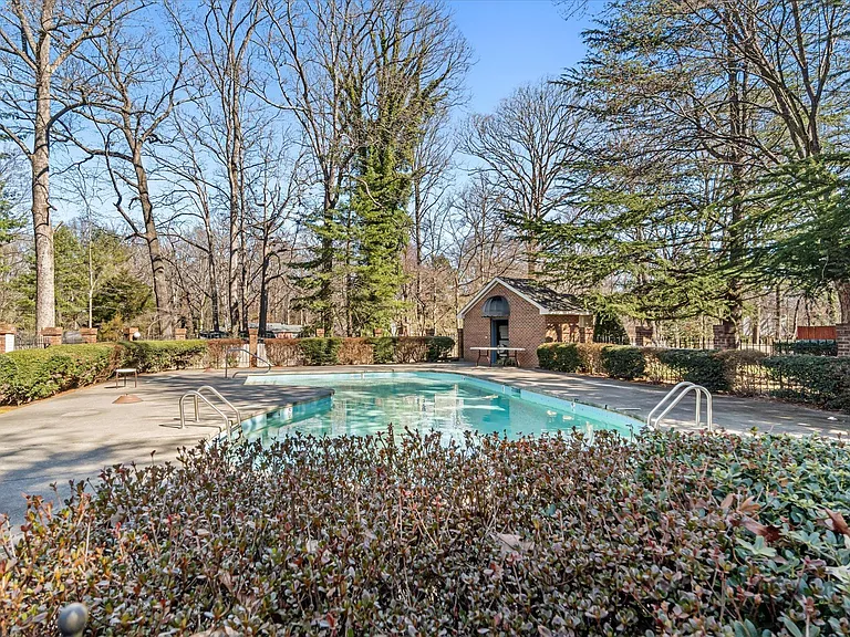1810 Oakcrest Ct — Photo 35