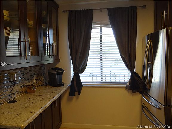 5th image of 150 Lakeview Dr APT 205