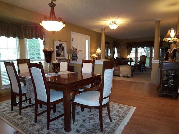 Dining Room w Pergo floors, bay window