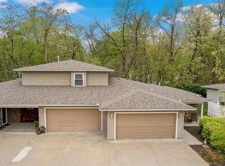 386 N Clayview Dr, Liberty, MO 64068
