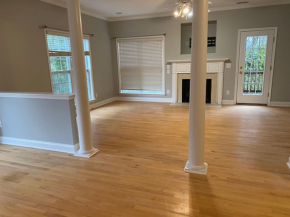 Living room (second floor)