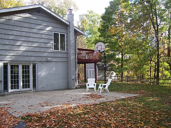 Private Corner Lot!!