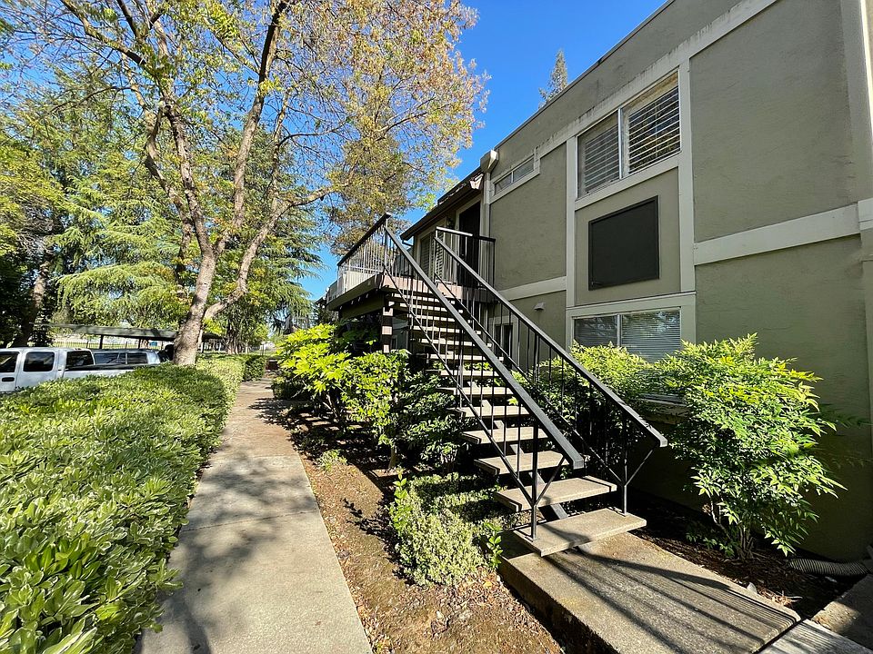 1st image of 101 Luna Grande Cir