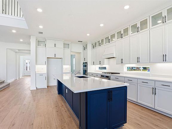 2nd image of 6962 Jared Oaks Dr