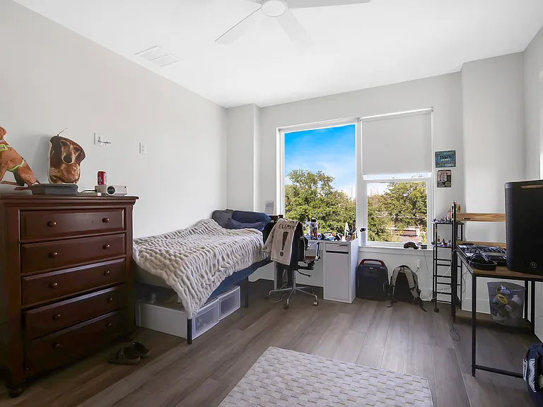 2506 W Cleveland St #9 — Photo 16