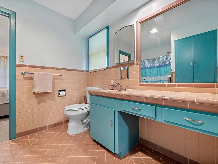 202 Avenue J — Photo 15