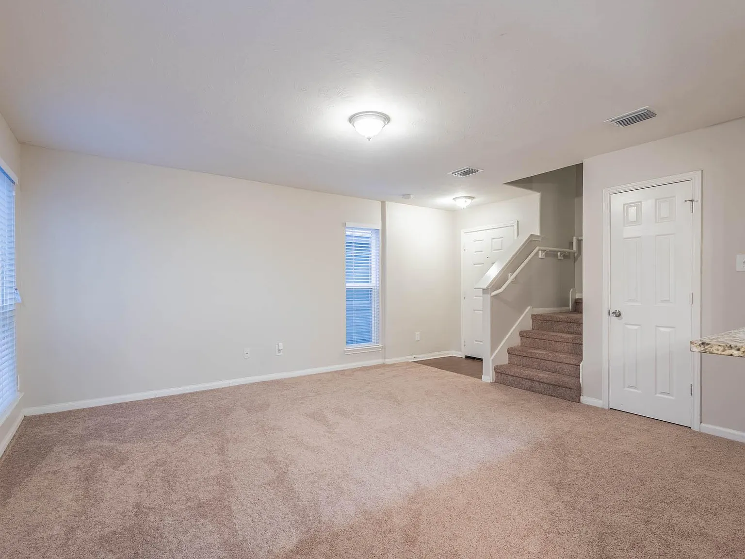 4 bed, 2.5 bath, 1488 sqft, $1,700 — Photo 2
