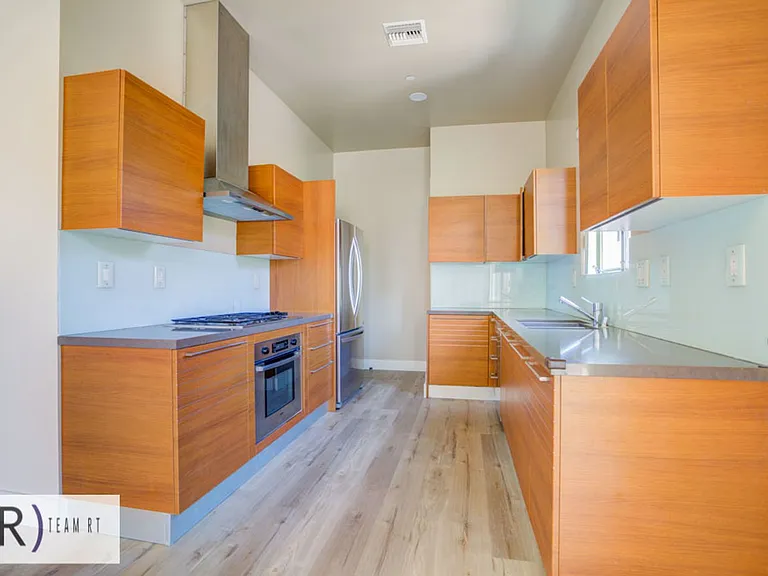 1737 Colby Ave #201 — Photo 5