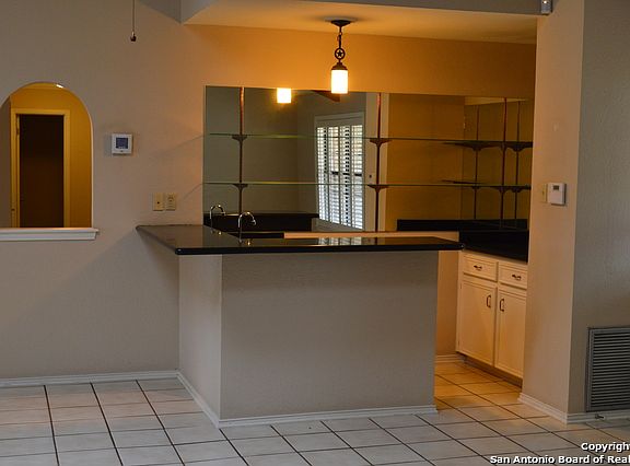 3rd image of 1422 Circle Oak Dr