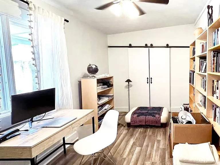531 W Huisache Ave — Photo 12