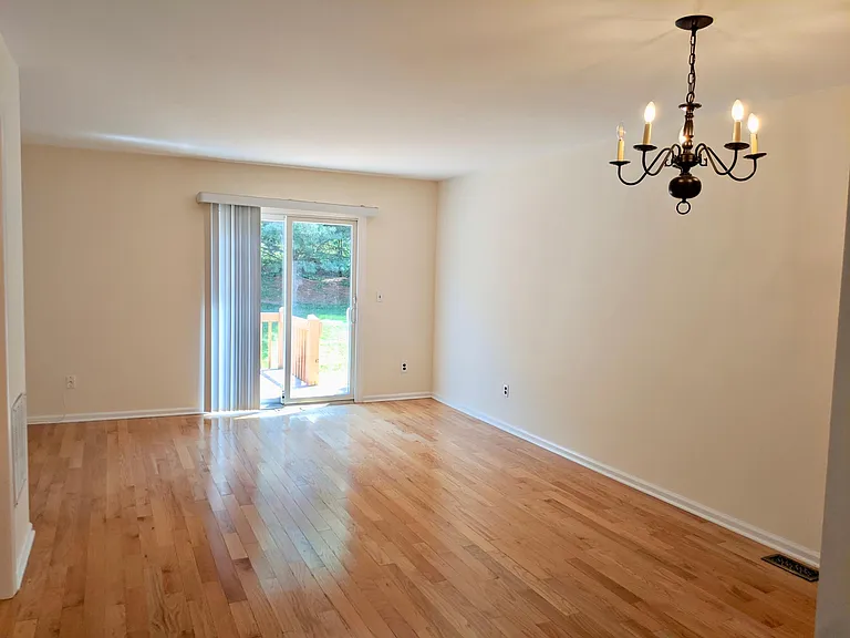 1503 Cobblestone Ct — Photo 2