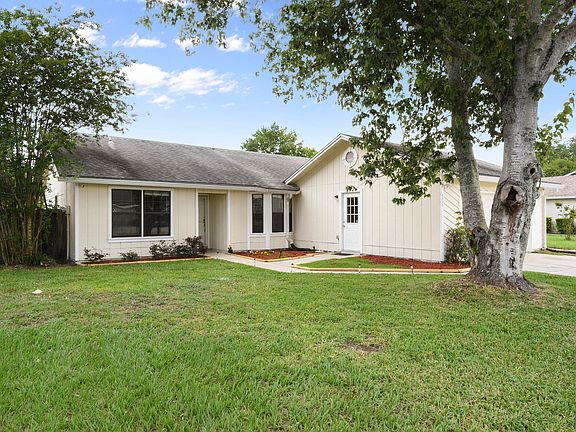 3rd image of 8008 Swamp Flower Dr E