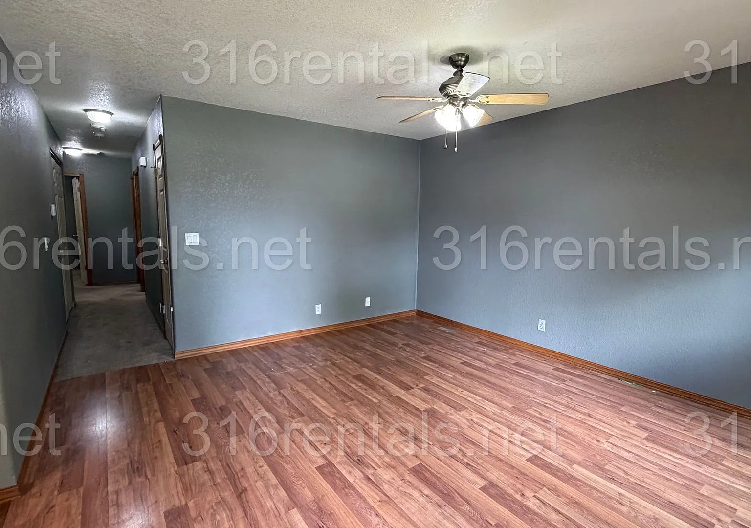 421 E 15th - 3 Bed 1 Bath $1,275.00 — Photo 3