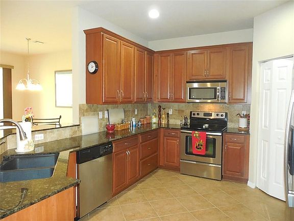 3rd image of 318 Versailles Ln