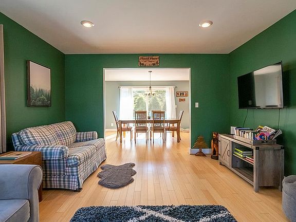 5th image of 16 Colden Ave