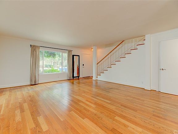 5th image of 232 Thorne St APT A