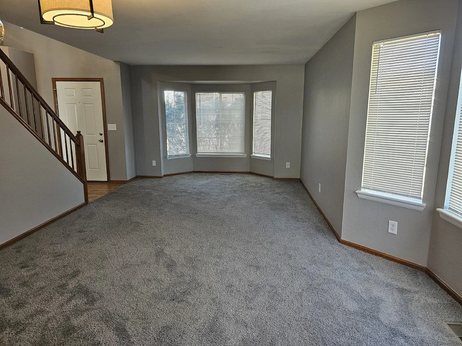 5 bed, 4.0 bath, 3439 sqft, $3,300 — Photo 2