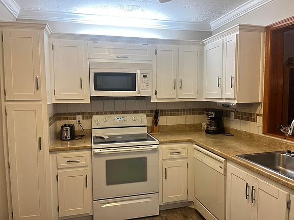 4th image of 2871 Somerset Drive #414