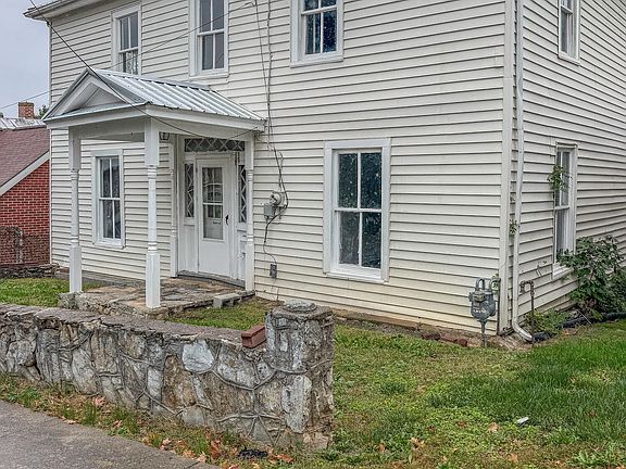 4th image of 114 Henry St